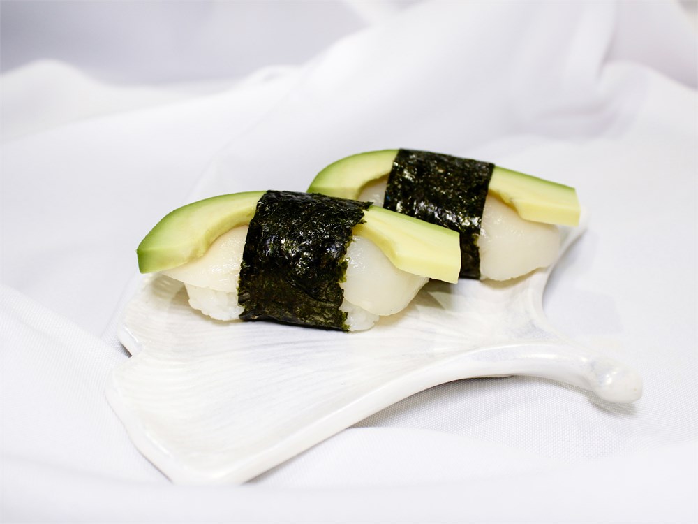 НИГИРИ С МОРСКИМ ГРЕБЕШКОМ И АВОКАДО 1000590 - фото 4642