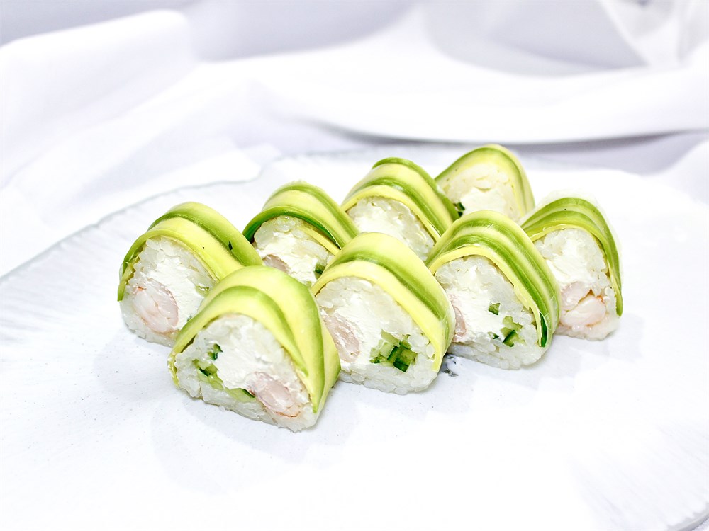 РОЛЛ В РИСОВОЙ БУМАГЕ С КРЕВЕТКОЙ И АВОКАДО 1000589 - фото 4650