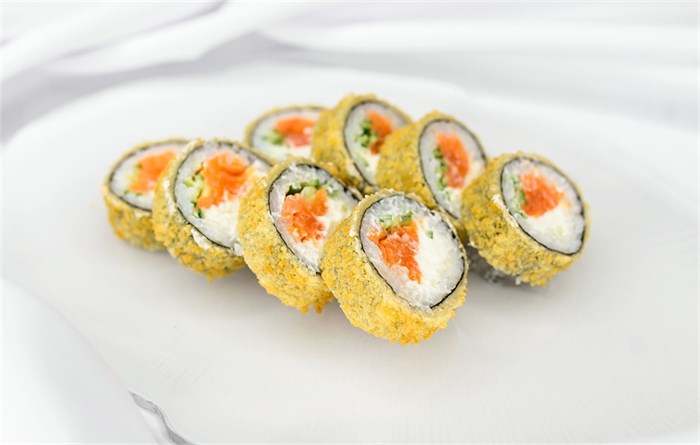 РОЛЛ В ТЕМПУРЕ С ЛОСОСЕМ 1000060