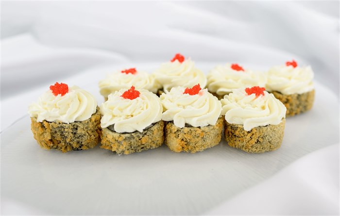 РОЛЛ В ТЕМПУРЕ С ЛОСОСЕМ ТЕРИЯКИ 1000057