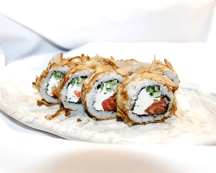 БОНИТО С ЛОСОСЕМ 1000828